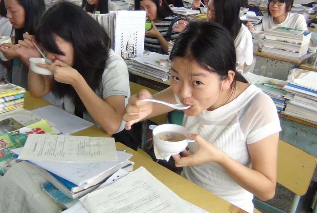 大学里的潜在竞争关系，部分学生很后悔，大学四年没有好好学习