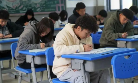 单招的考试内容跟高考一样吗？单招考试难易程度怎么样？答案来了