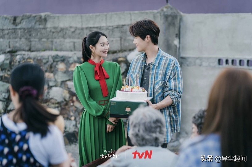 2022年全球受欢迎的韩剧TOP10！《海岸村》、《文森佐》都进榜