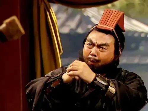 李逵比张飞小多少岁？