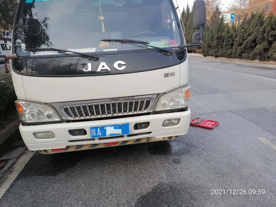 西安物资运输车突发故障,江淮轻卡1号服务免费救援