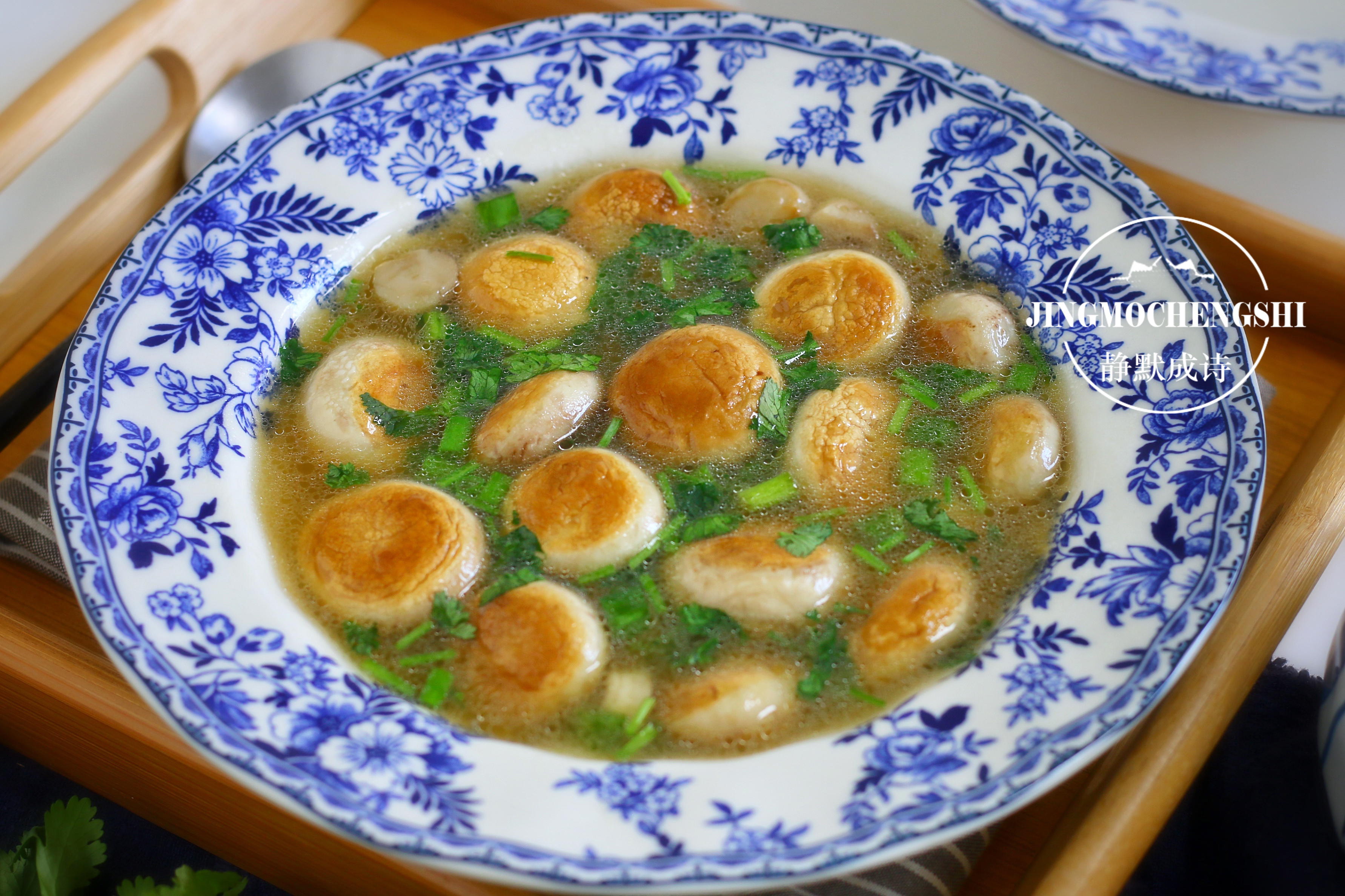 不要轻易尝试这个快手汤，一不小心就会鲜掉眉毛，太好喝了