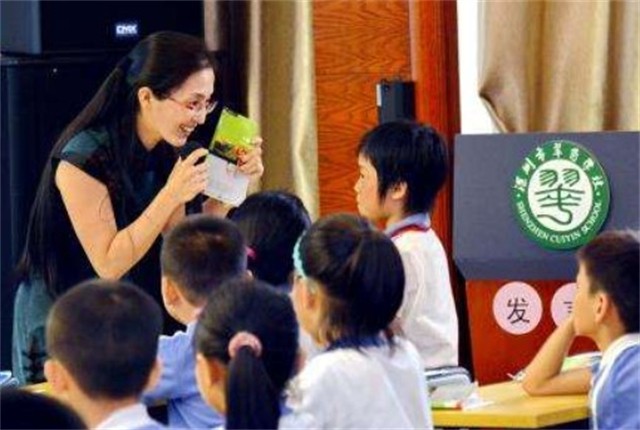 胡红梅的“堕落史”：从最美校长到“无耻小偷”，她经历了什么？