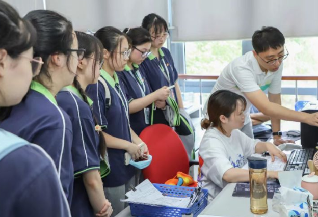 大学毕业后想“留校任教”，3个门槛要满足，否则很难实现