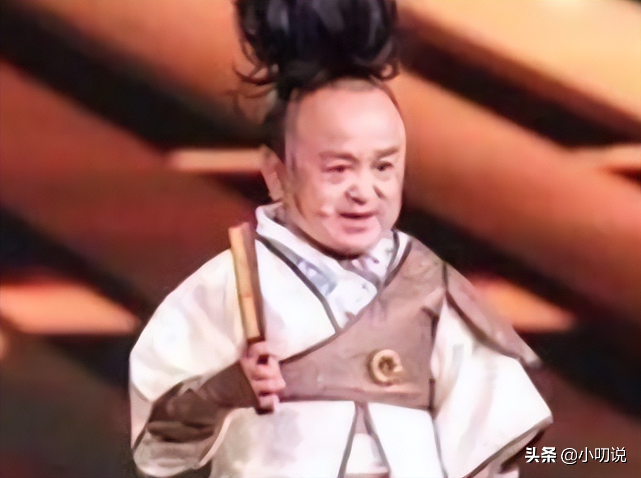 身高1.15米的张伸：44岁娶娇妻后被抛弃，无戏可拍靠小超市为生