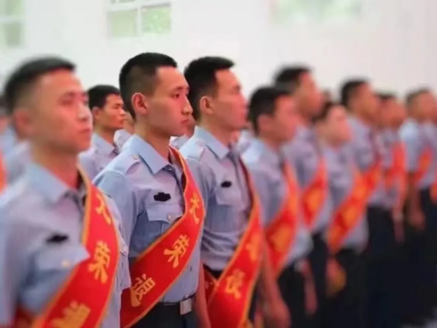 亮出“军人范儿”！陕西这所大学为“退役军人宿舍”挂牌