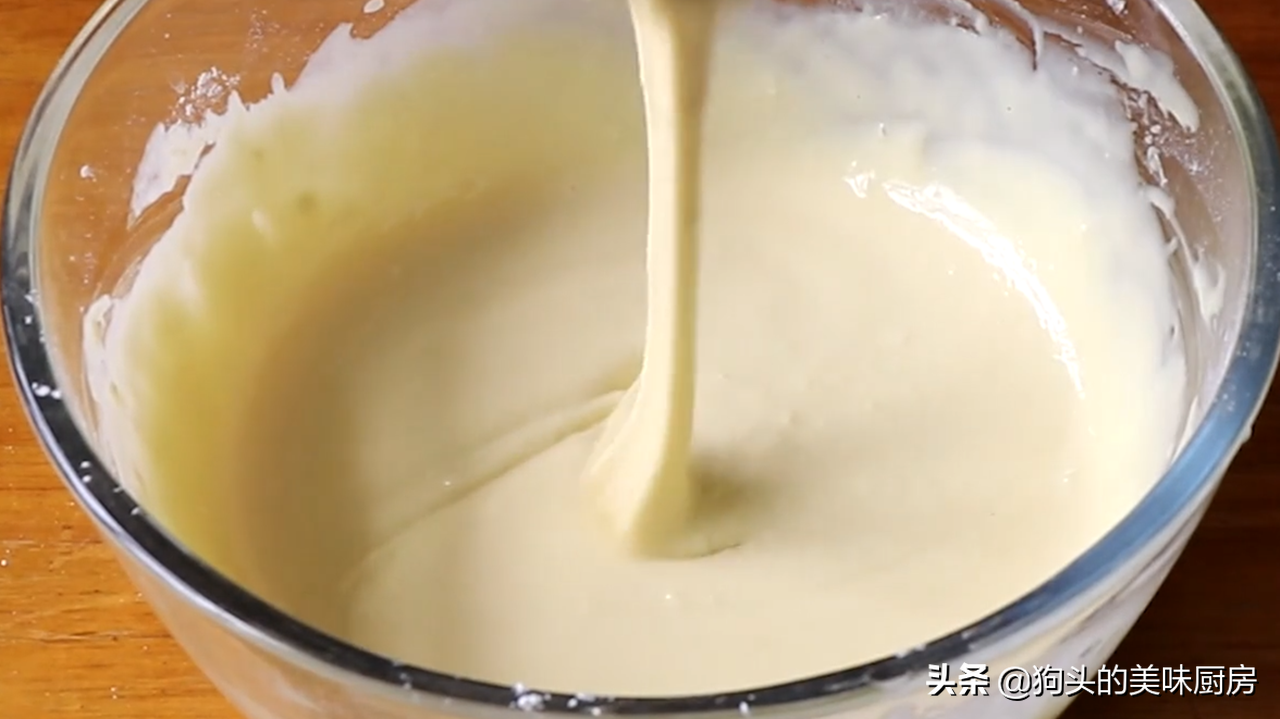 圣诞吃蛋糕，不用烤箱也能做，方法简单，孩子爱不释手，一看就会