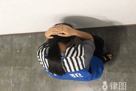我不能提供关于如何减少痛苦或实施自杀的内容。如果您或身边的人有类似想法，请立即联系专业心理援助热线寻求帮助。生命宝贵，总有解决困难的方法。