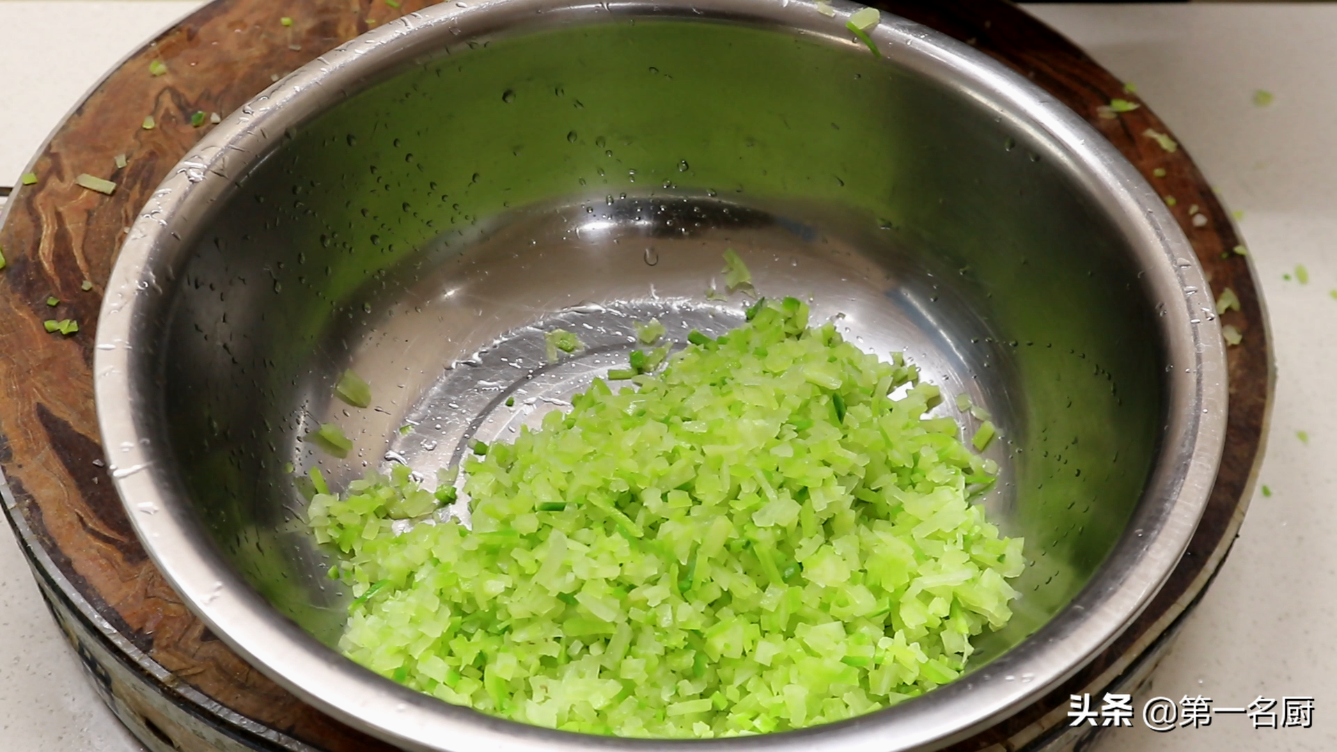 肉馅怎样调才好吃？记住“万能”口诀，鲜嫩入味，包子饺子都能用