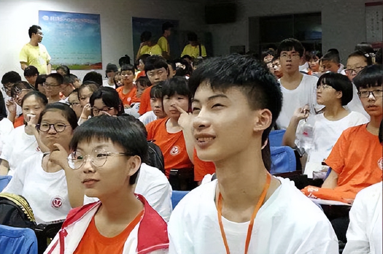 寒门贵子庞众望：以744分考入清华，清华校长到家探望，发出感叹