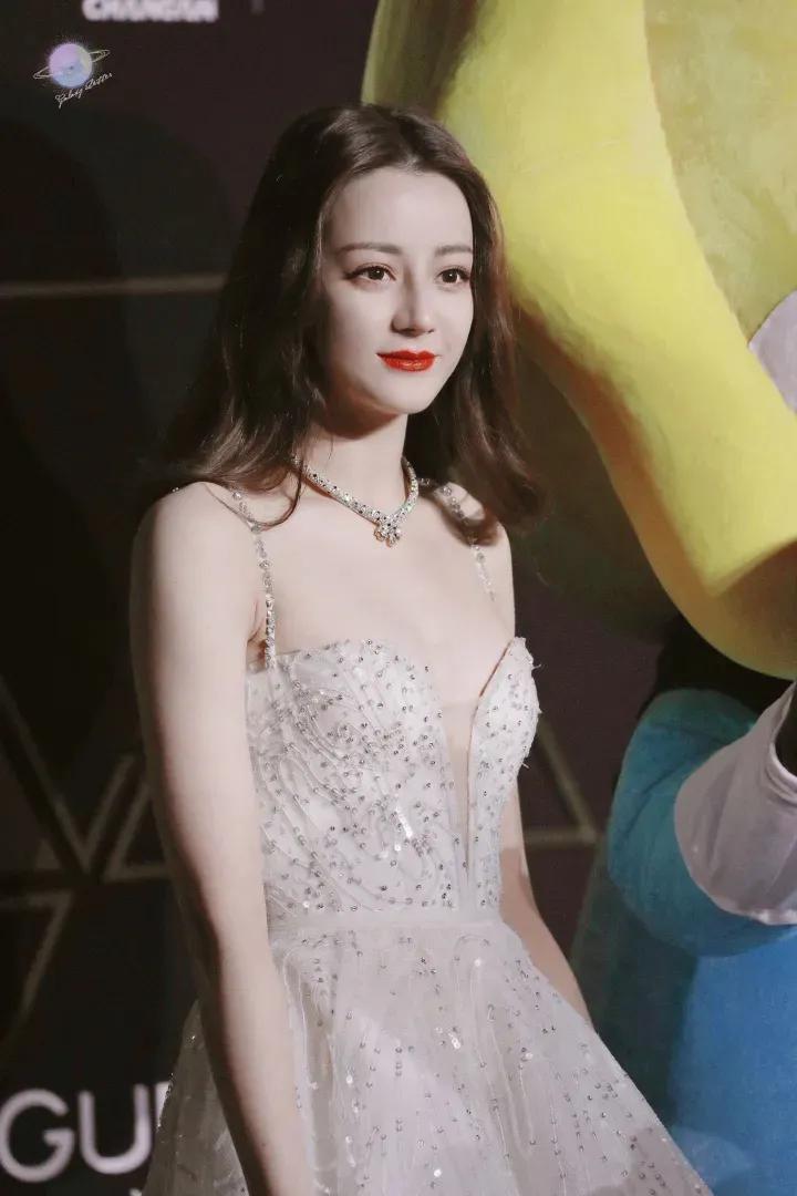 迪丽热巴的颜值是否过誉？