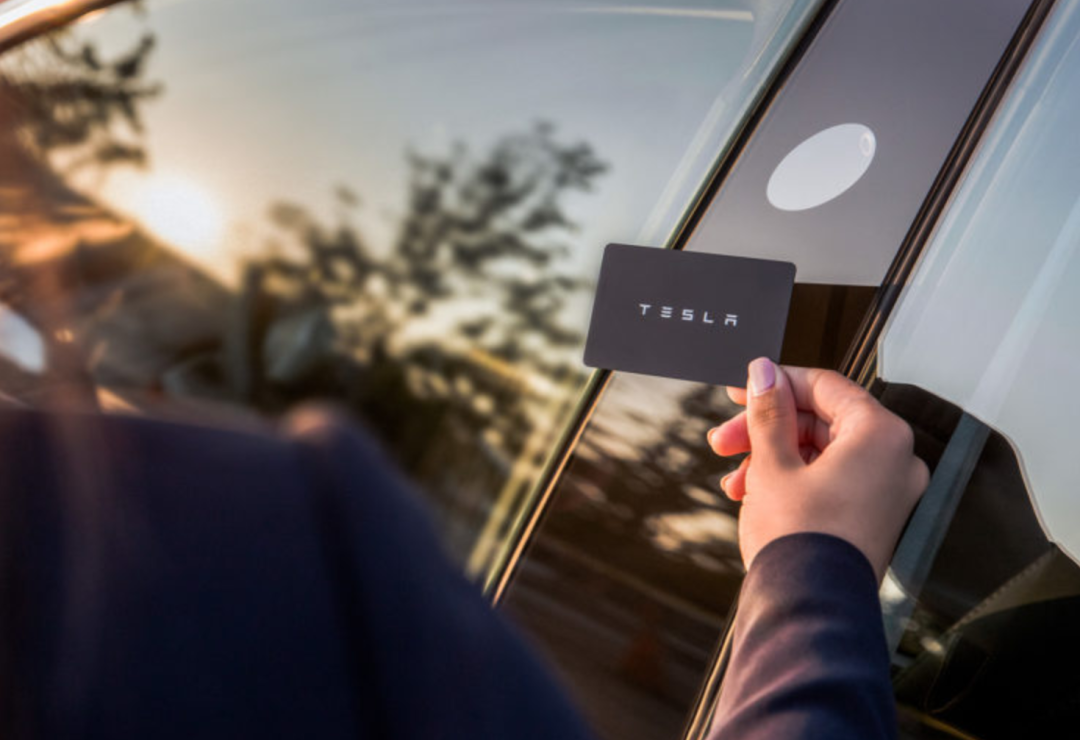 惊呆民警，偷车贼现场演示3秒开车门，比车主自己开门还快