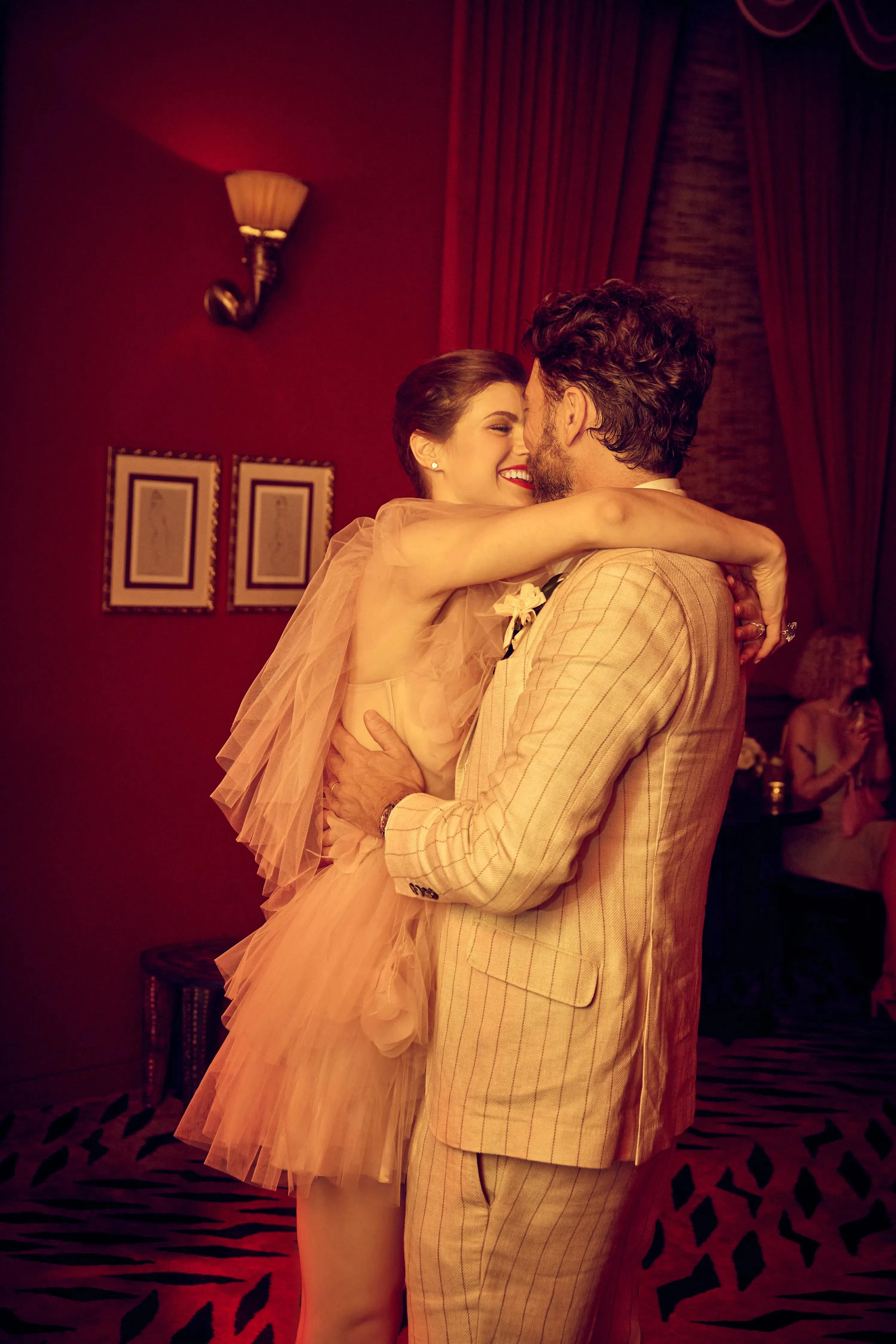 亚历珊德拉•达达里奥跟男友结婚了！俩人浪漫甜蜜婚礼照让人嫉妒