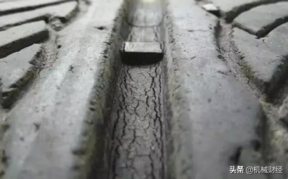 轮胎到底多久更换？除了使用年限，行驶公里和磨损程度也要参考