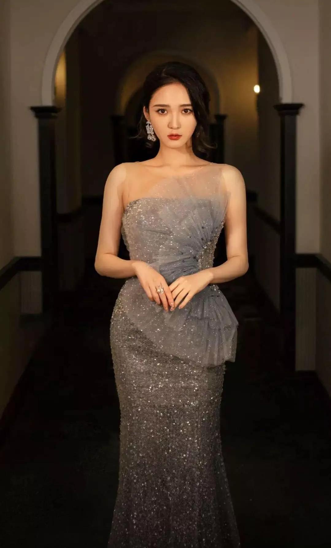 手机大片，明星杨超越、靳梦佳、陆婷玉和鞠婧祎