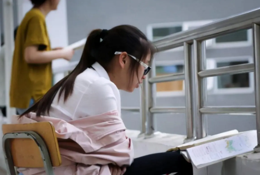 高考和走单招的差距不是一般大，高三一模380分，聪明学生这样选