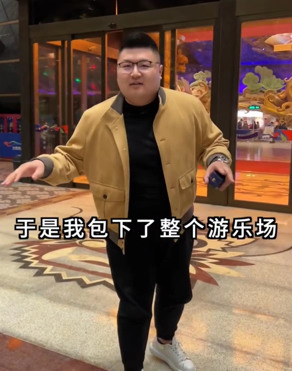 抖音网红猴哥说车包场成功求婚(猴哥说车靠什么赚钱个人资料简介)