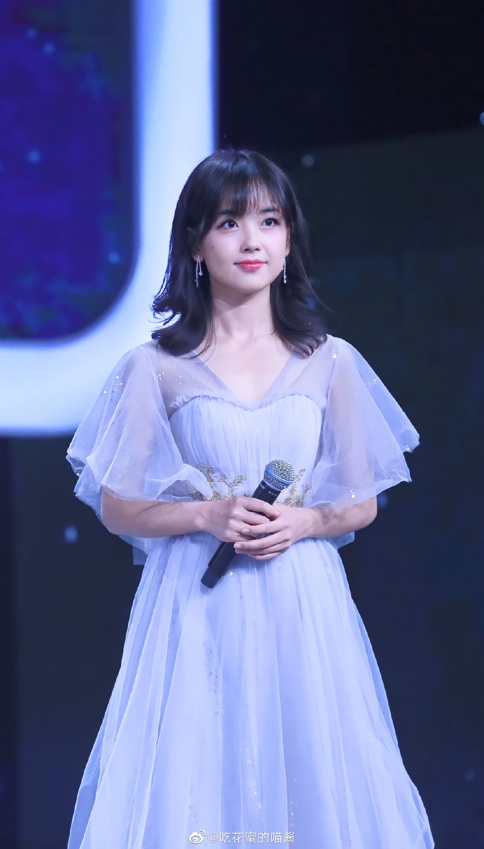 王冰冰写真集,说实话,冰冰颜值被夸大了,虽然确实漂亮