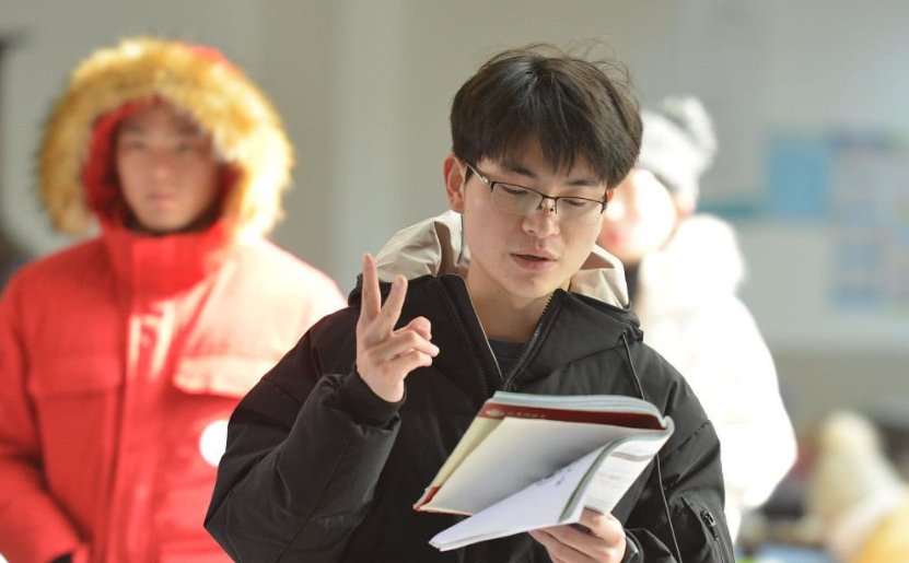 这所985高校遇“滑铁卢”，考研报名人数锐减，上岸难度有所降低