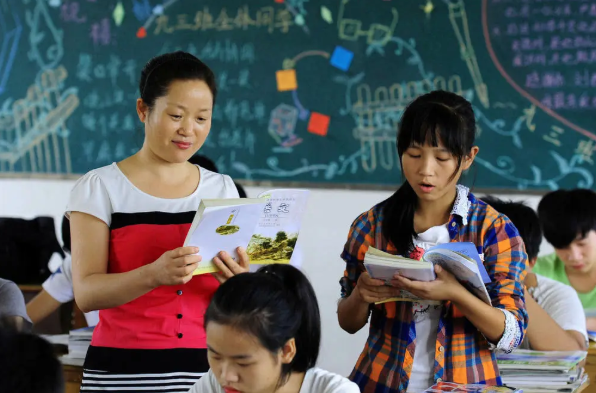 儿子立志要考清华北大，妈妈却在一旁无情嘲讽：你能考上猪都上树