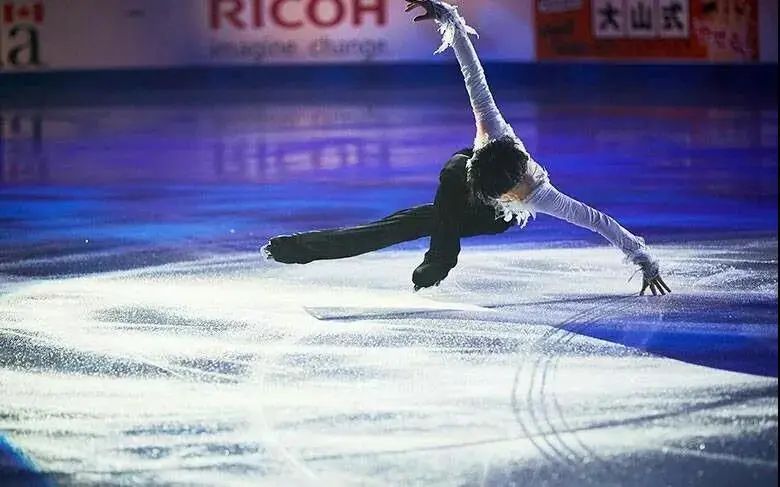 旋转、跳跃，不停歇！一文看清花样滑冰的那些“花样”