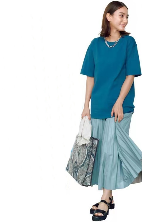 不愧是色彩王者，一穿就惊艳！6类“配色穿搭”，讲究女人最喜欢