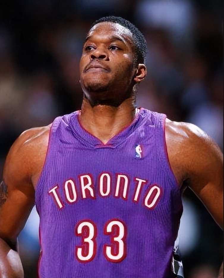 戴维斯组成著名的"戴维斯"兄弟,作为球队"第六人"他却享有先发球员的