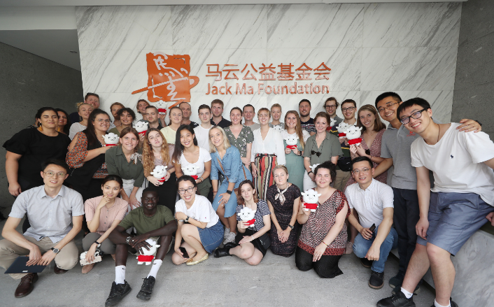 “对钱不感兴趣”的马云高位套现1000亿，情怀已死，潦草收场？