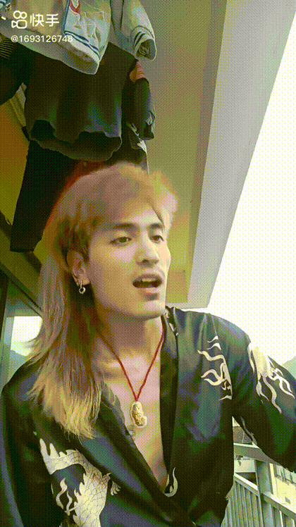 这一套接一套的"皮肤",那叫一个"精神"~图片来源:快手@云南傈僳小伙