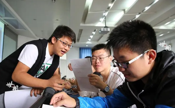 学生吃亏后才明白，民办本科与公办专科差距大，学费只是其一