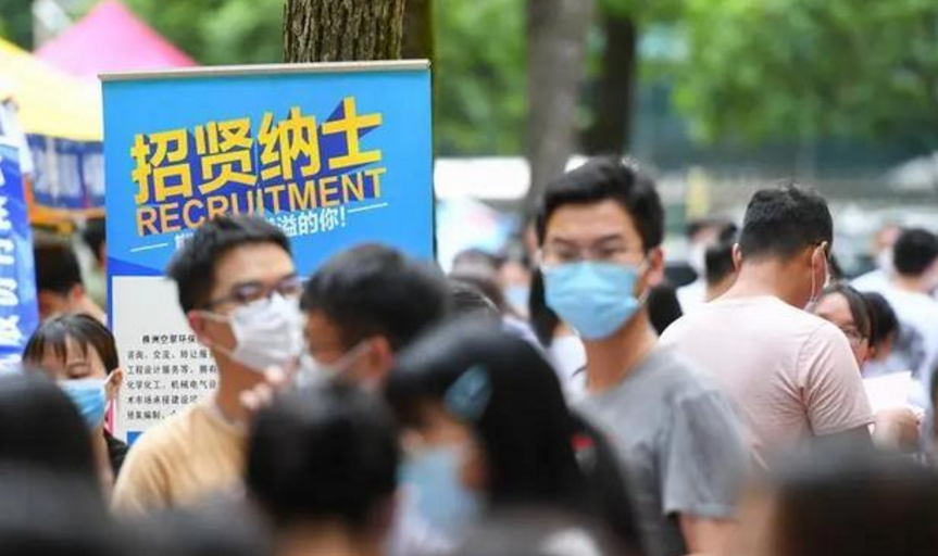 大学生逐渐成为社会“底层”人员，曾经的辉煌不再，是怎么回事？