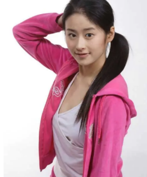 “娱乐圈大嘴巴”喜欢豪门的颖儿，为何选择爱的卑微的付辛博