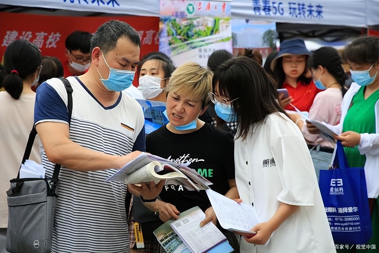 重庆4所大学毕业证一文不值，已被官方全面曝光，家长报考需谨慎