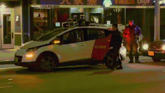 无人驾驶出租车逃逸事件：警棍在手却拦了一场寂寞