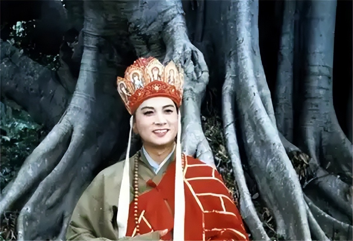 很明显,在《西游记》中,念咒的必须得是唐僧或佛祖.