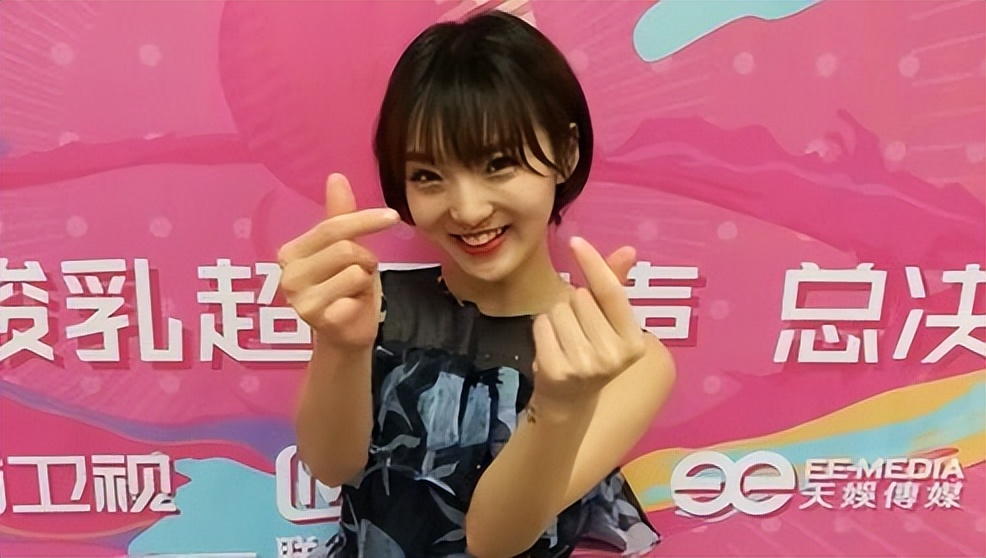 985毕业科班出身，实力不俗被称小邓紫棋，因生病变丑遭外貌羞辱