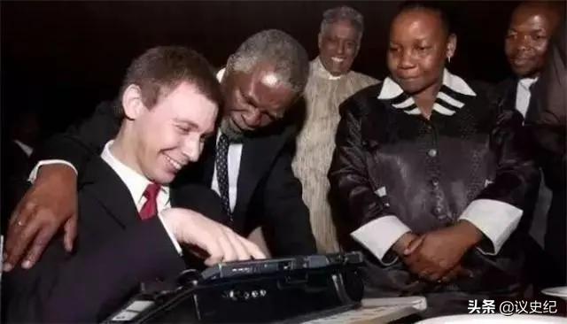 “幽灵男孩”马丁：卧床被困14年遭护工非人折磨，无人知道他醒着