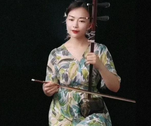 手指僵硬，中老年人学二胡最大的苦恼，有个方法可让你手指变灵活