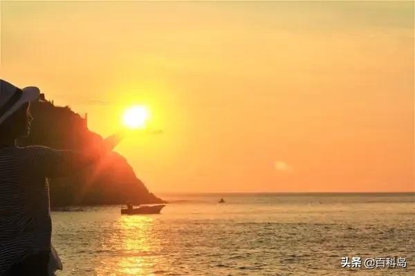 夏天為什么會很熱，是由于夏天太陽離我們近了嗎？