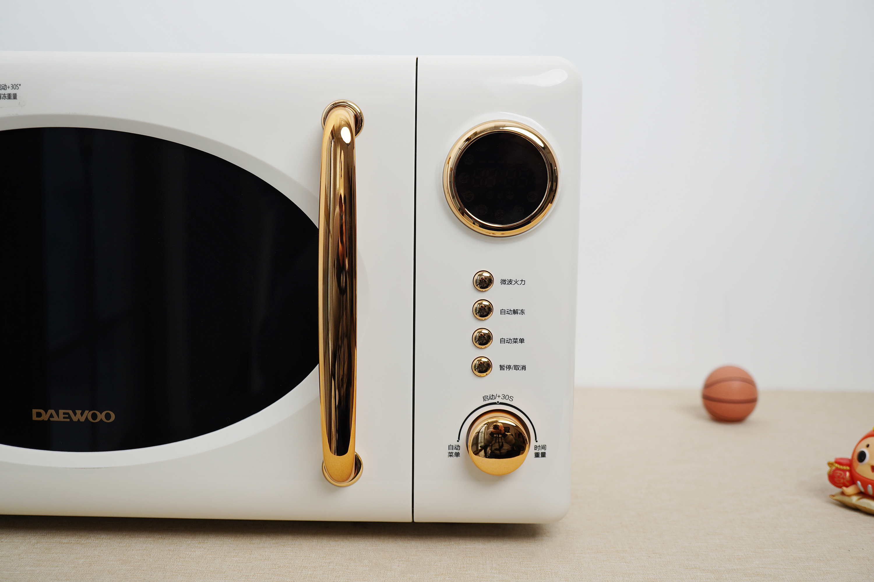 除了用来热菜热饭，现在的微波炉还能做这么多你知道吗？