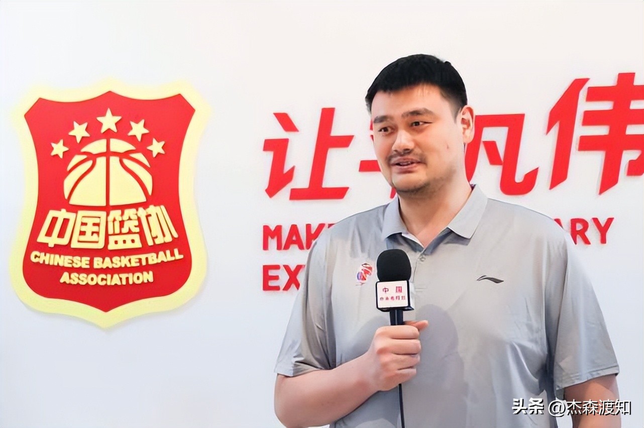 为什么姚明能在nba混（姚明连任原因曝光！5年内帮CBA赚了13亿，已开始着手归化球员）