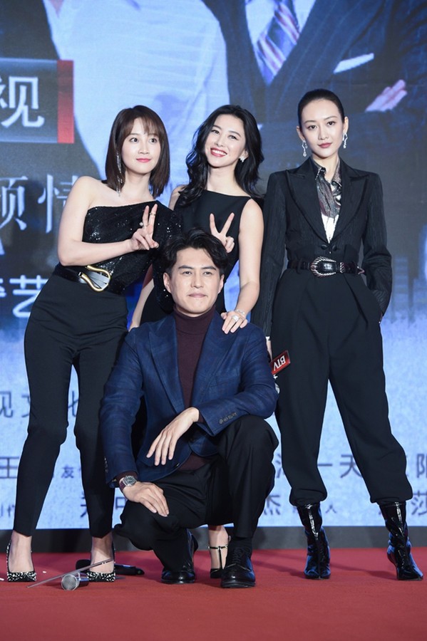 朱珠的偏窄鹅蛋脸太美了！高级耐看又不失风情，王鸥瓜子脸输多了