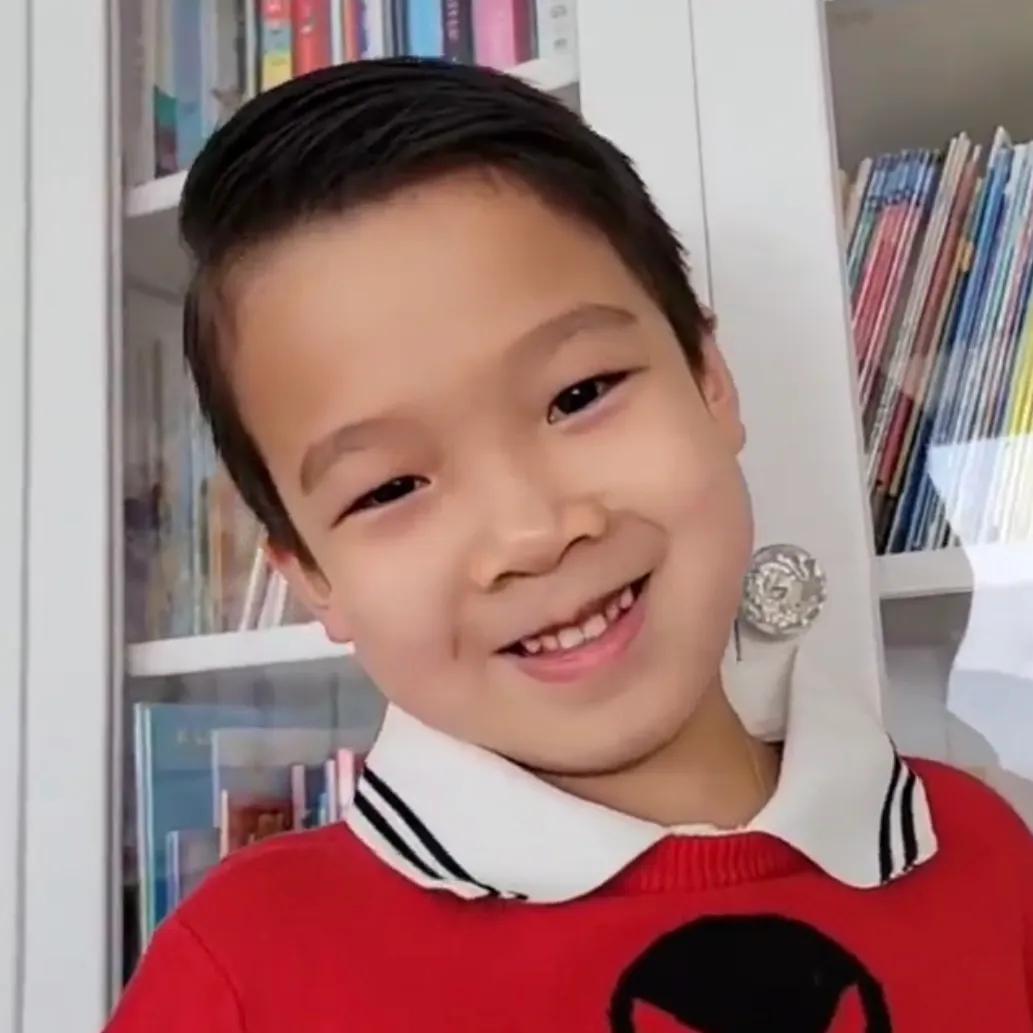 陈茵媺为次子庆7岁生日，家中无敌大海景抢镜，陈豪在家也戴口罩