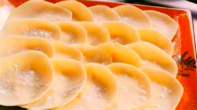 饺子皮做葱油饼千层饼（试试这种做法层层松软）