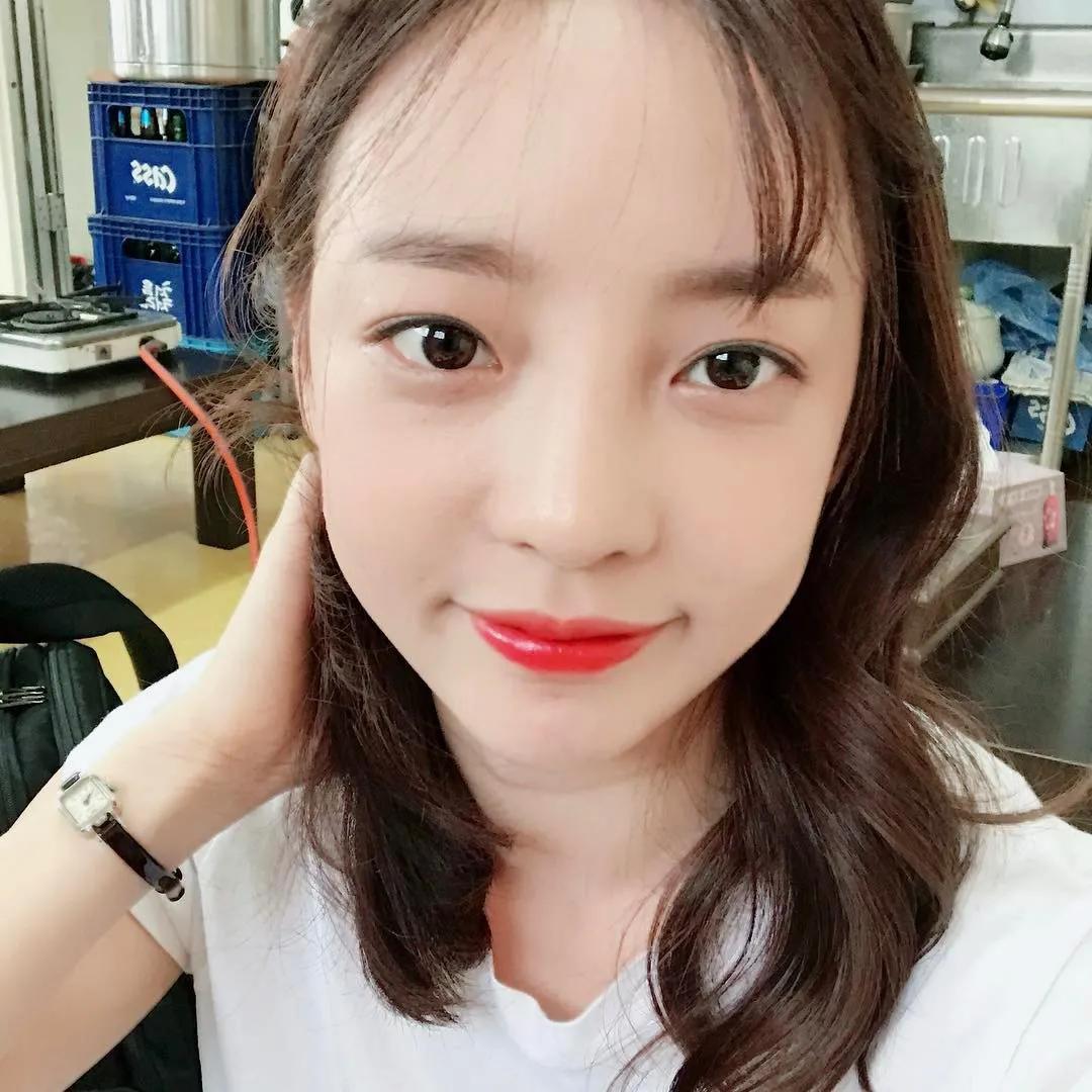 具荷拉——一生悲剧的女孩子