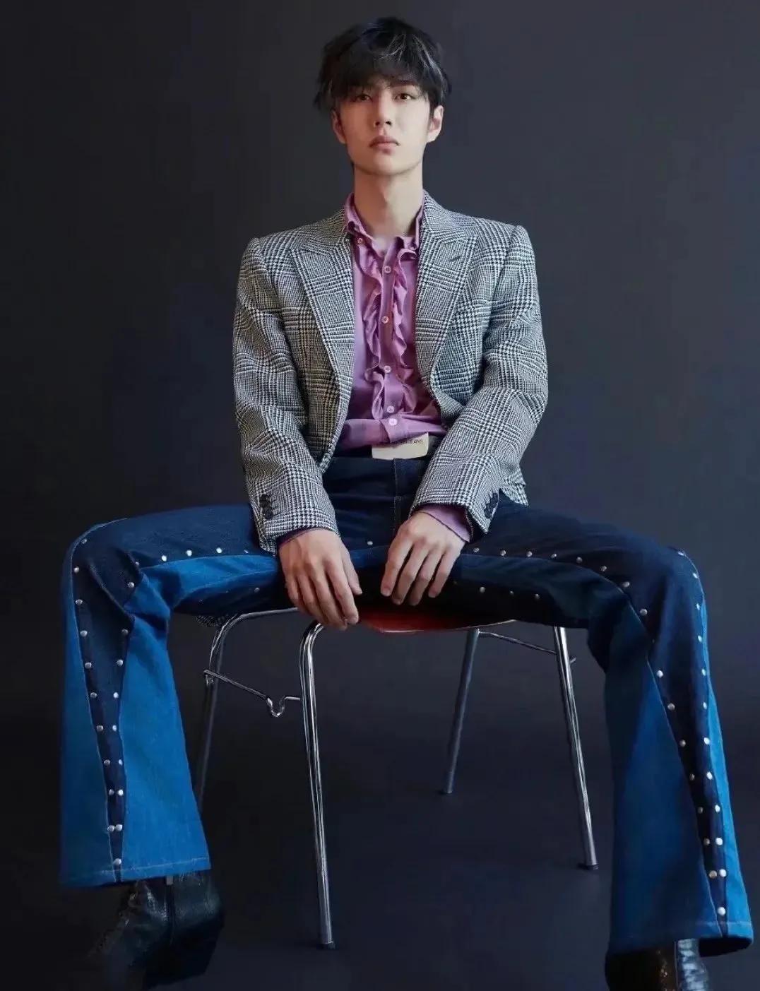 王一博坐姿合集