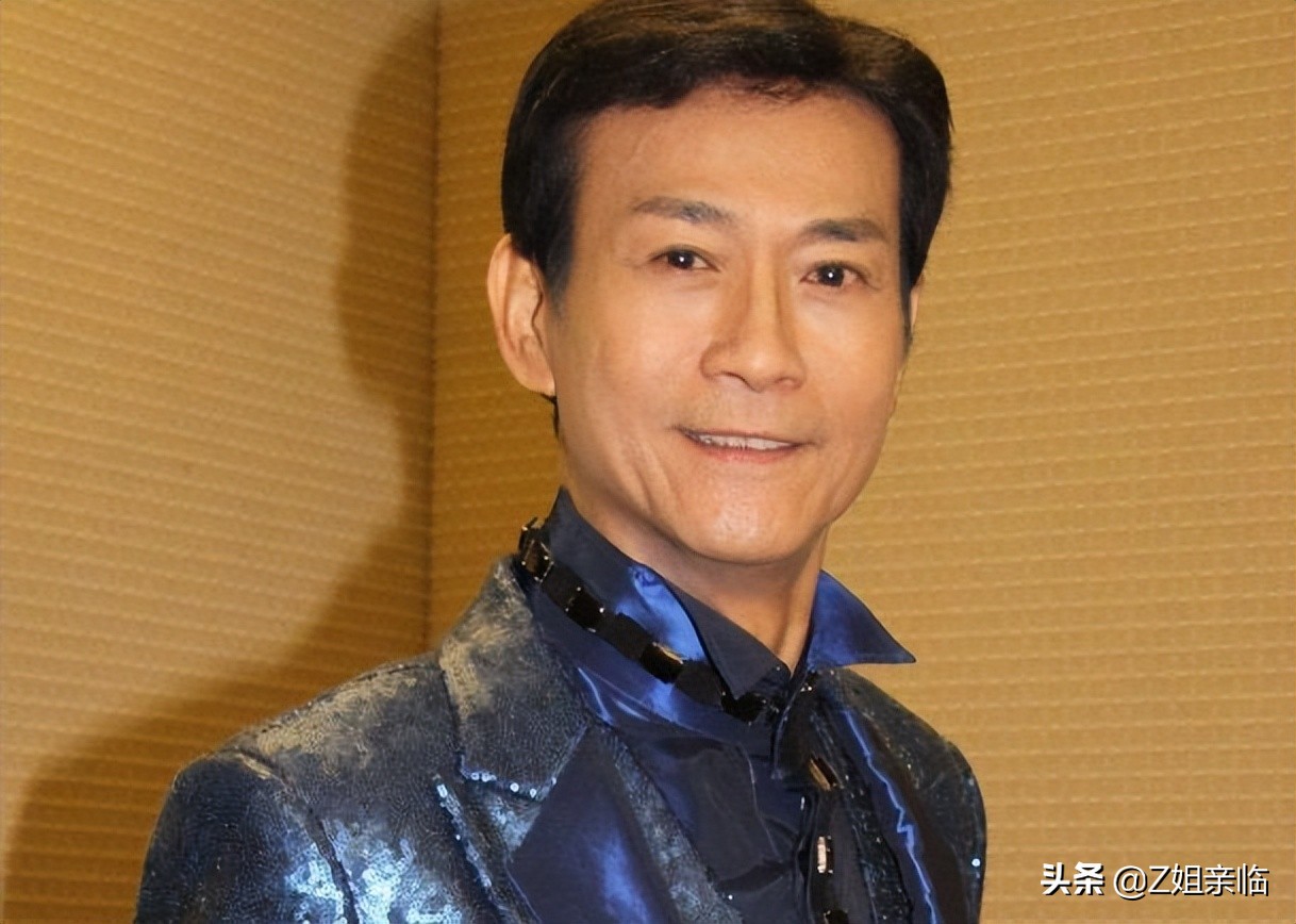 表面是星二代，实际是可怜人，有亲爹像没有，最长38年没见过爸爸