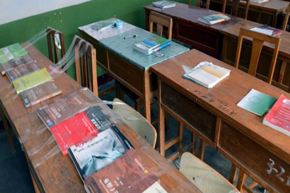 一组清华教室实拍图，上课抢座都陷入“内卷”？被嘲高学历低素质