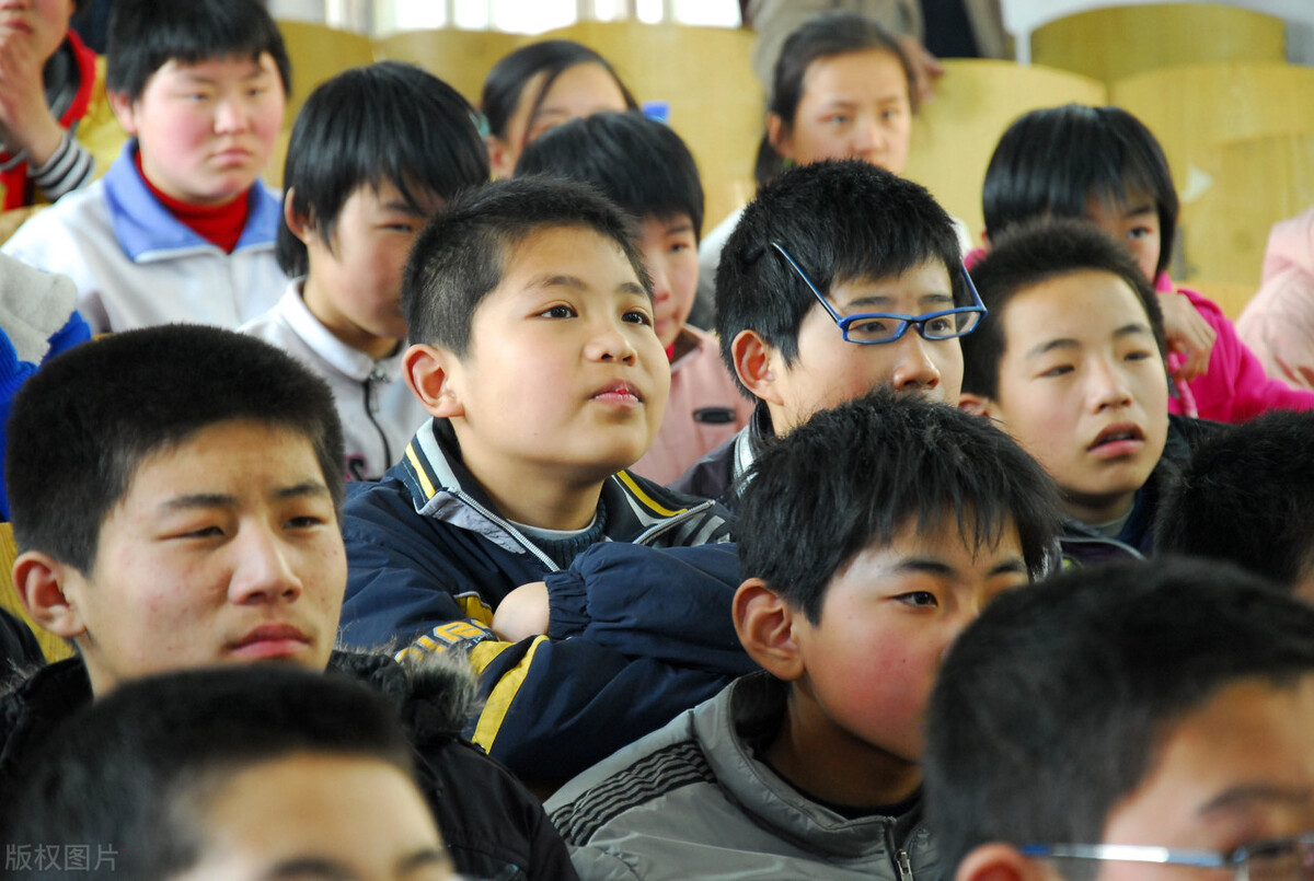 中学生英语写作中make表示使动意义的类联接和搭配研究