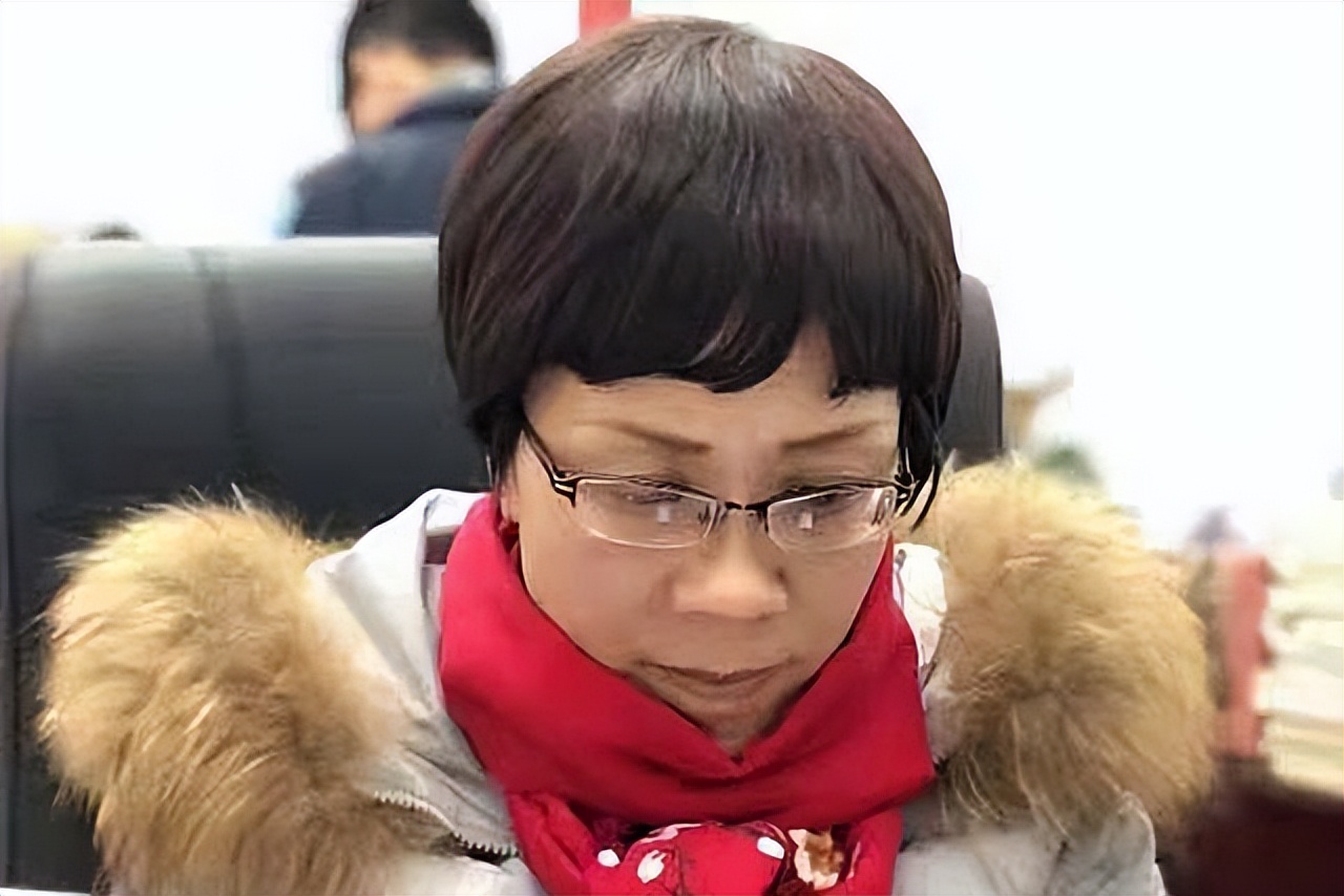 湖南患癌女教师的最后日子：坚持送60名学生上重本，逝后师生才知